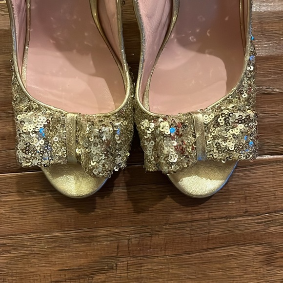 Kate Spade Charm Gold Bow Peep Toe Heels Size 8.5 - Picture 5 of 12